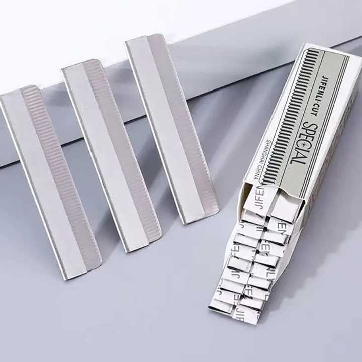 Stainless Steel Eyebrow Razors – (10PCS)